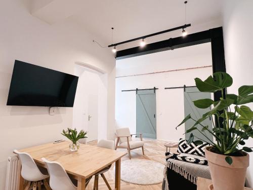Central Loft Apartment near Belvedere Castle