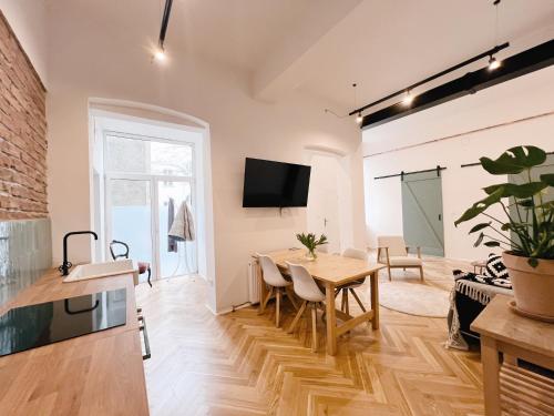 Central Loft Apartment near Belvedere Castle