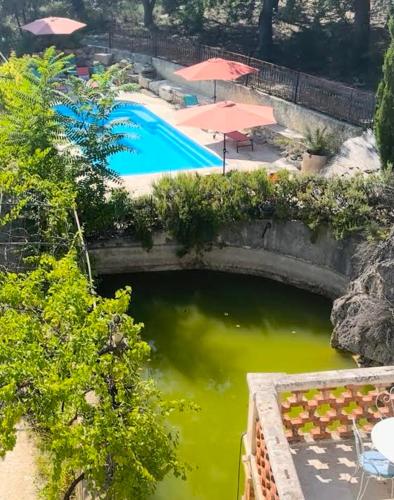 La alberca dentro o cerca de Suite Royale- SPA - Jacuzzi - Sauna - Massage - 2 Double Rooms - 4 SAISONS - Piscine Chauffée Toute l'année - POOL VIEW - Heated POOL -800m City Centre