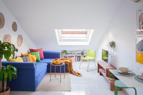 Picasso's Dream Cozy & Chic Attic Plaza Merced