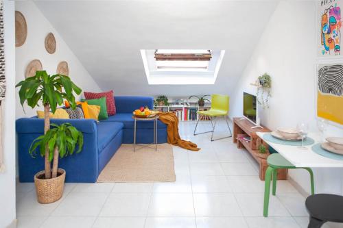 Picasso's Dream Cozy & Chic Attic Plaza Merced