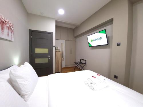 “ZEUS”, STYLISH LUXURY BUSINESS SUITE in the heart of Athens.