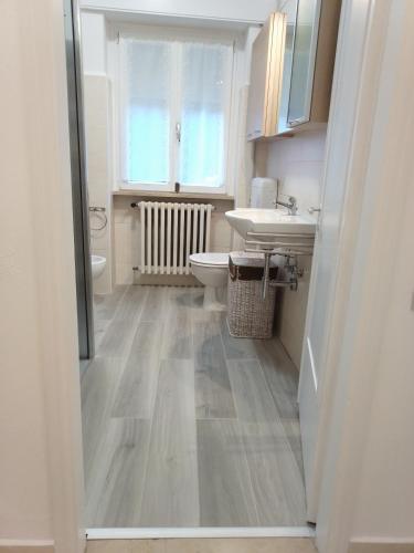 a bathroom with a sink and a toilet at villa gesualda in Bagno di Romagna