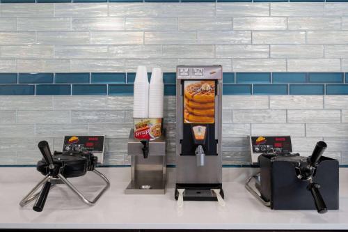 a hot dog dispenser and a hot dog at La Quinta Inn by Wyndham Indianapolis Airport Executive Dr in Indianapolis