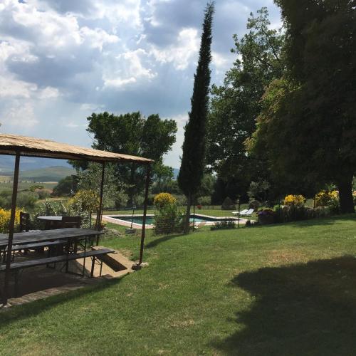 a picnic table and a pavilion in a park at Villa Fonte all'Oppio con area piscina recintata in Pienza