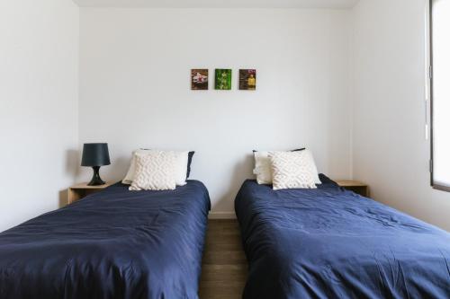 Postel nebo postele na pokoji v ubytování Le Jardinet - parking gratuit dans la résidence - Jardin ensoleillé