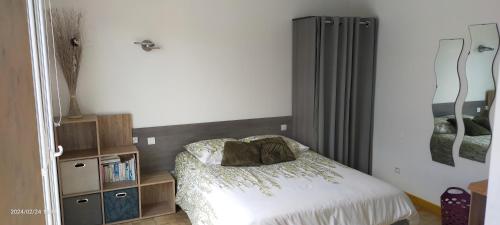 a small bedroom with a bed and a closet at Gîte climatisé L'OISELLERIE in Castelnou