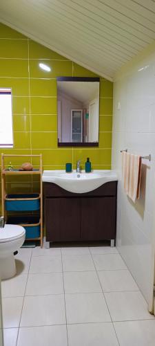 a bathroom with a sink and a mirror and a toilet at Chill and Fun - Matosinhos - ONLY ROOM in Matosinhos