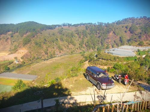 a car parked on the side of a hill at Tuyên Chiến Home - Nhà Gỗ in Ấp An Kroët