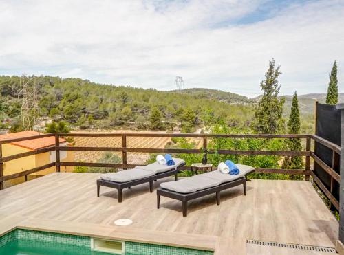 Bazén v ubytování Villa Papallona by Hello Homes Sitges nebo v jeho okolí