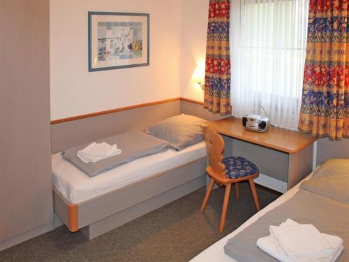 Posteľ alebo postele v izbe v ubytovaní Ferienhaus Nr 42, Kategorie Komfort, Feriendorf Hochbergle, Allgäu