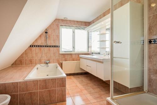 Koupelna v ubytování Villa Duin en Strand