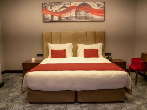 Postel nebo postele na pokoji v ubytování Ramada Hotel & Suites by Wyndham Erbil 32 Park