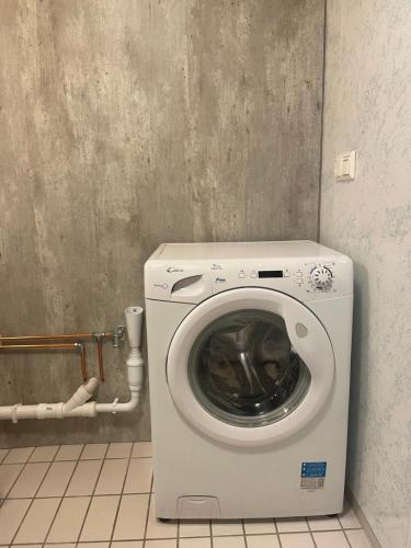 a washer and dryer in a corner of a bathroom at SamiCity Hotel As in Karasjok