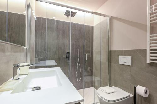 a bathroom with a shower and a toilet and a sink at LUXURY BASILICA & SEA VIEW 35 - GENOVAINRELAX in Genova