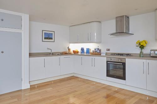 Η κουζίνα ή μικρή κουζίνα στο Shanklin Villa
