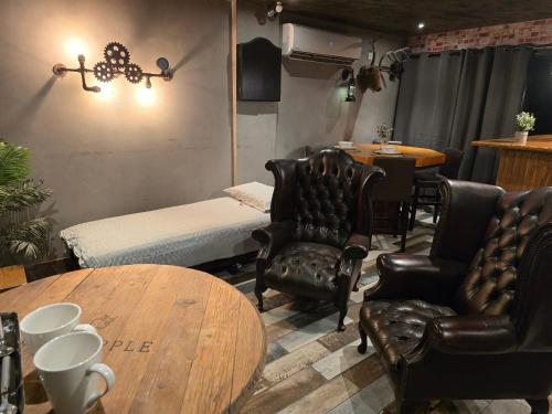 The Pub - Unique & Authentic Experience - Free Parking!, 5 minutes from Airbus and The Mall Cribbs photo 16
