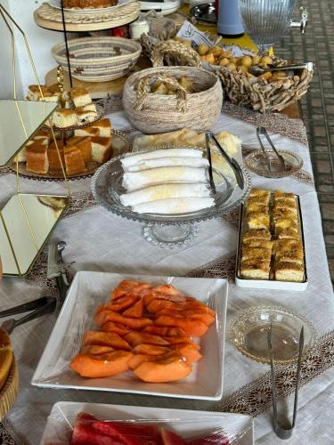 a table filled with different types of food at Pousada Recanto das Orquídeas in Barreirinhas
