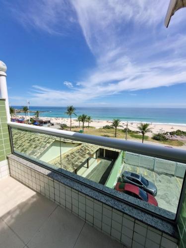 a balcony with a view of the beach at Hotel Aconchego Da Vila in Saquarema