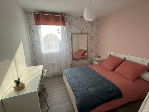 Ένα ή περισσότερα κρεβάτια σε δωμάτιο στο Appartement Etape en presqu'île