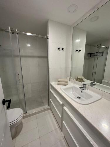 Ett badrum på JP dream house 3 bedroom apartments in Puerto Banus