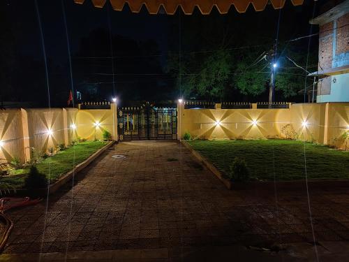 una cerca con luces encendidas por la noche en Sangeeta's Homestay, en Jagdalpur