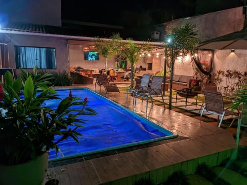 Kolam renang di atau dekat dengan Espaço Inteiro: Chalé, até 4 pessoas, com piscina