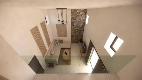 - une vue sur une salle de bains avec toilettes dans un bâtiment dans l'établissement Kallithea Luxury Villas #4, à Koskinou