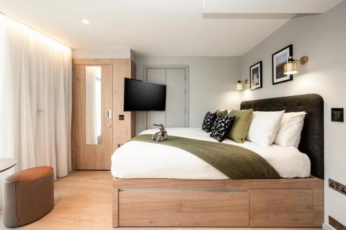 Ένα ή περισσότερα κρεβάτια σε δωμάτιο στο Wilde Aparthotels London Aldgate Tower Bridge