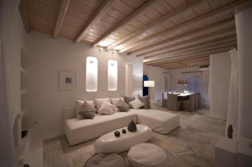 Area tempat duduk di Luxury Mykonos Villa - 3 Bedrooms - Villa Vigor - Stunning Sea Views - Agios Lazaros