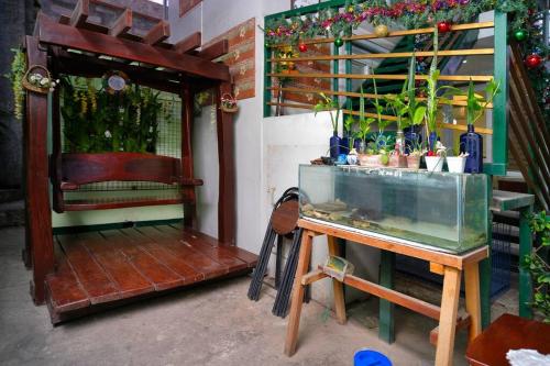 a room with a fish tank and a wooden table with plants at Golden V Grandeuria Unit E in Malolos