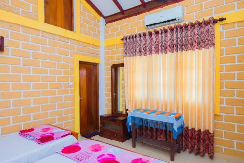 a room with two beds and a mirror at SHYNI Guest House in Hikkaduwa