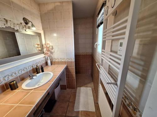 Ένα μπάνιο στο Maison en Provence avec jacuzzi