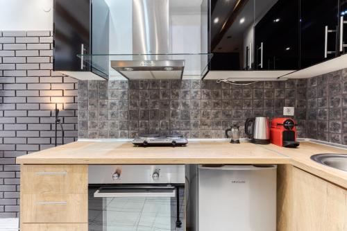 Кухня или мини-кухня в #Eagle Studio by halu! Apartments
