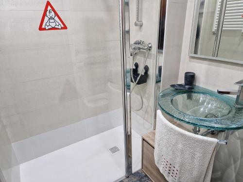 a bathroom with a shower and a sink at Apartamentos Zarautz Playa, con piscina y garaje in Zarautz