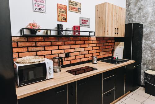 a kitchen with a counter top with a microwave at Noclegi Na Końcu Świata Bielpon in Przemyśl