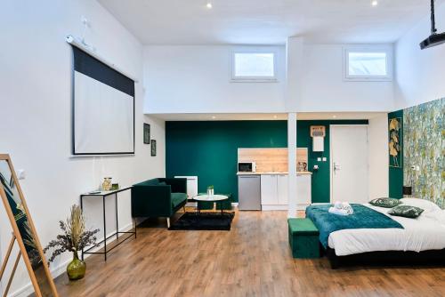 a bedroom with a bed and a living room at NG Prestige - Nain I Suite Spa Privatif Premium I Jacuzzi - Sauna - Netflix - Projecteur in Roubaix