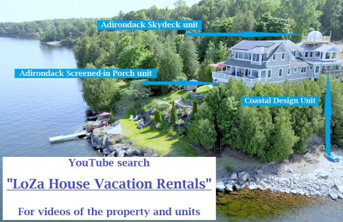 プラッツバーグにあるLoza house coastal design unit with lake & mountain viewsの水上家屋風景