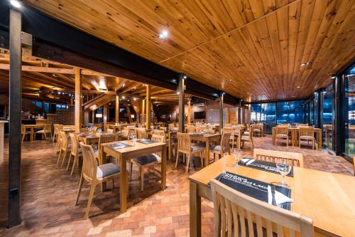 Restoran atau tempat lain untuk makan di Portal del Lago Hotel