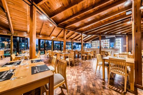 Restoran atau tempat lain untuk makan di Portal del Lago Hotel