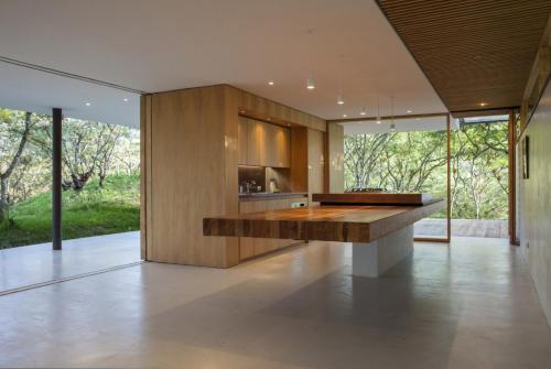 a large kitchen with a large wooden counter top at Casas Kevin in Mojón de Achocalla