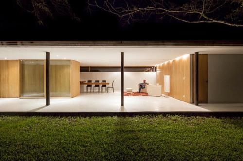 a living room with a table and a dining room at Casas Kevin in Mojón de Achocalla