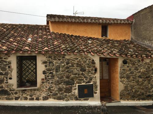 El edificio en el que está la casa vacacional