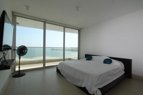 a bedroom with a bed and a large window at Rooftop Penthouse and Loft in Nueva Gorgona