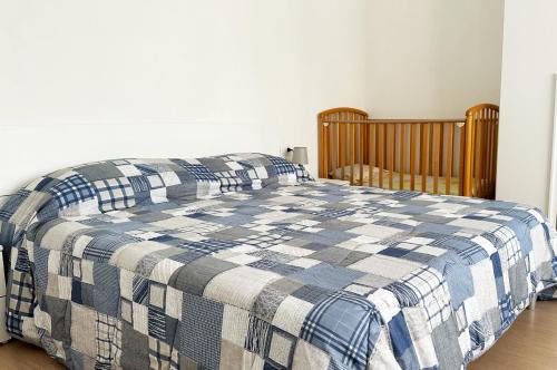 a bedroom with a bed with a blue and white blanket at I TREPPONTI in Comacchio