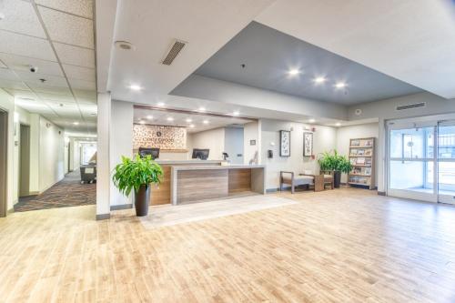 an empty office with a lobby with a desk and a counter at Candlewood Suites New Bern by IHG in New Bern