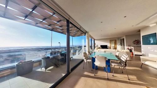 La Casa de la Playa-Best FTV Views, by Comfortable Luxury