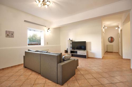 Sylvias Stylish Apartment