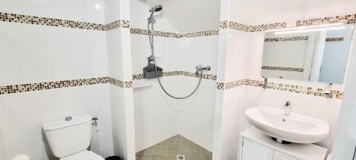 a bathroom with a shower and a toilet and a sink at Résidence Ma Vallée in Us