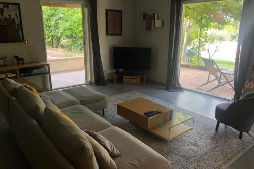 Photo de la galerie de l'établissement Spacious house with swimming pool, à Montpellier